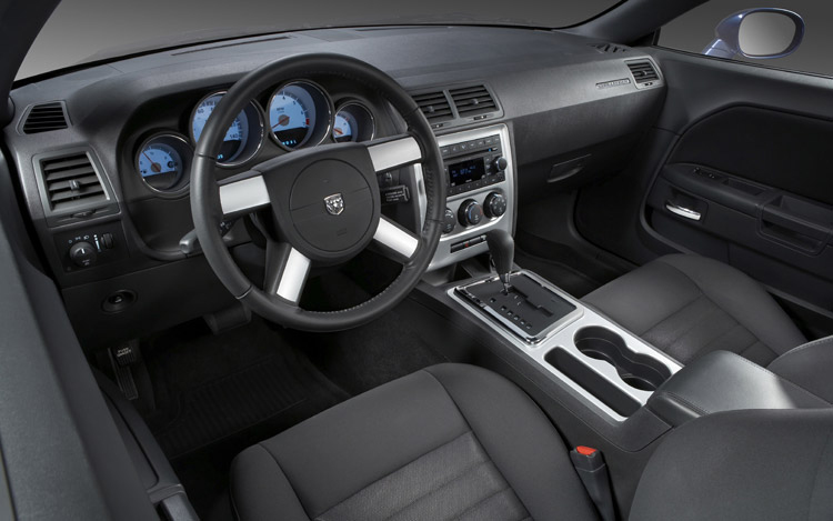 112_0810_14z-2009_dodge_challenger_SE-interior_view.jpg